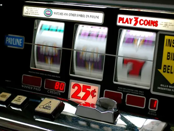 Classic three-reel slot machine with coin tray